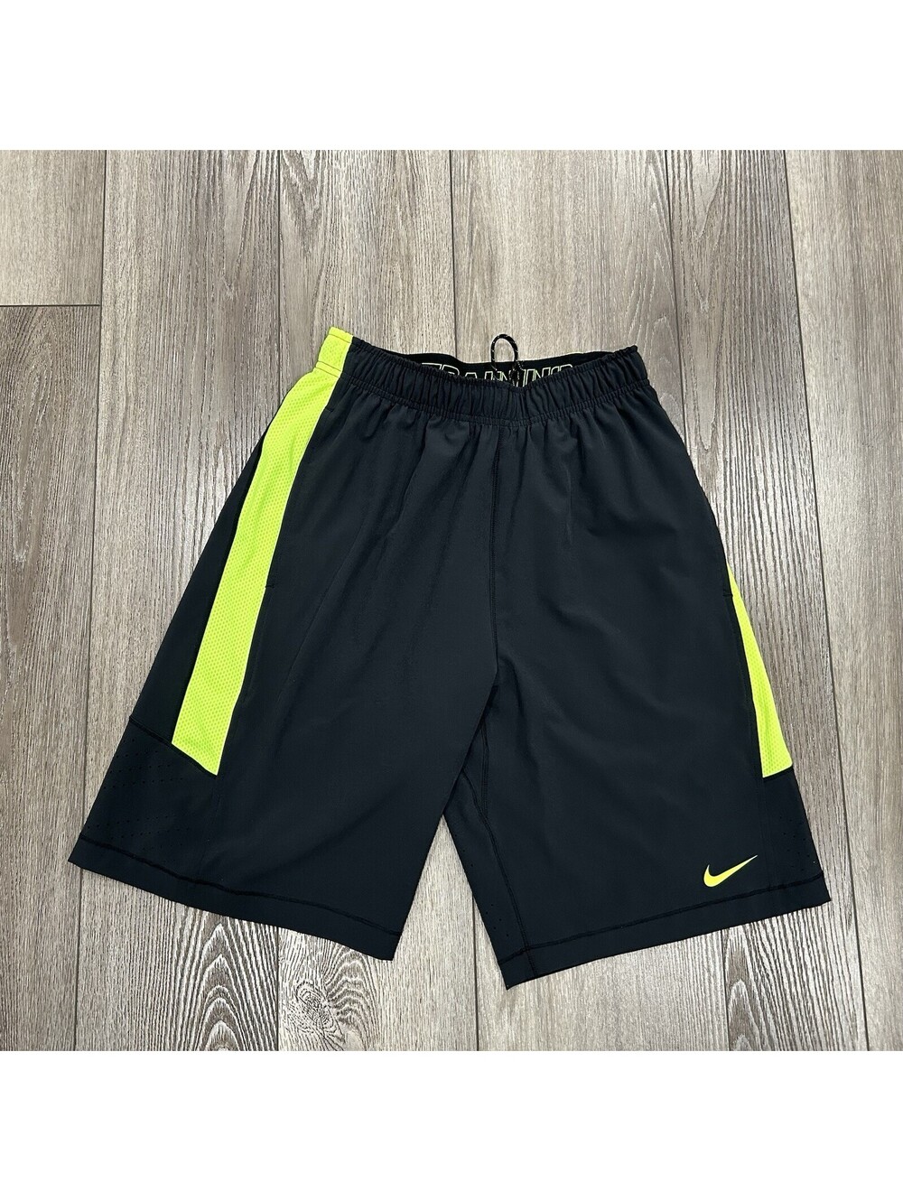 Nike Shorts Mens Black & Yellow Basketball / Training Shorts Size Small